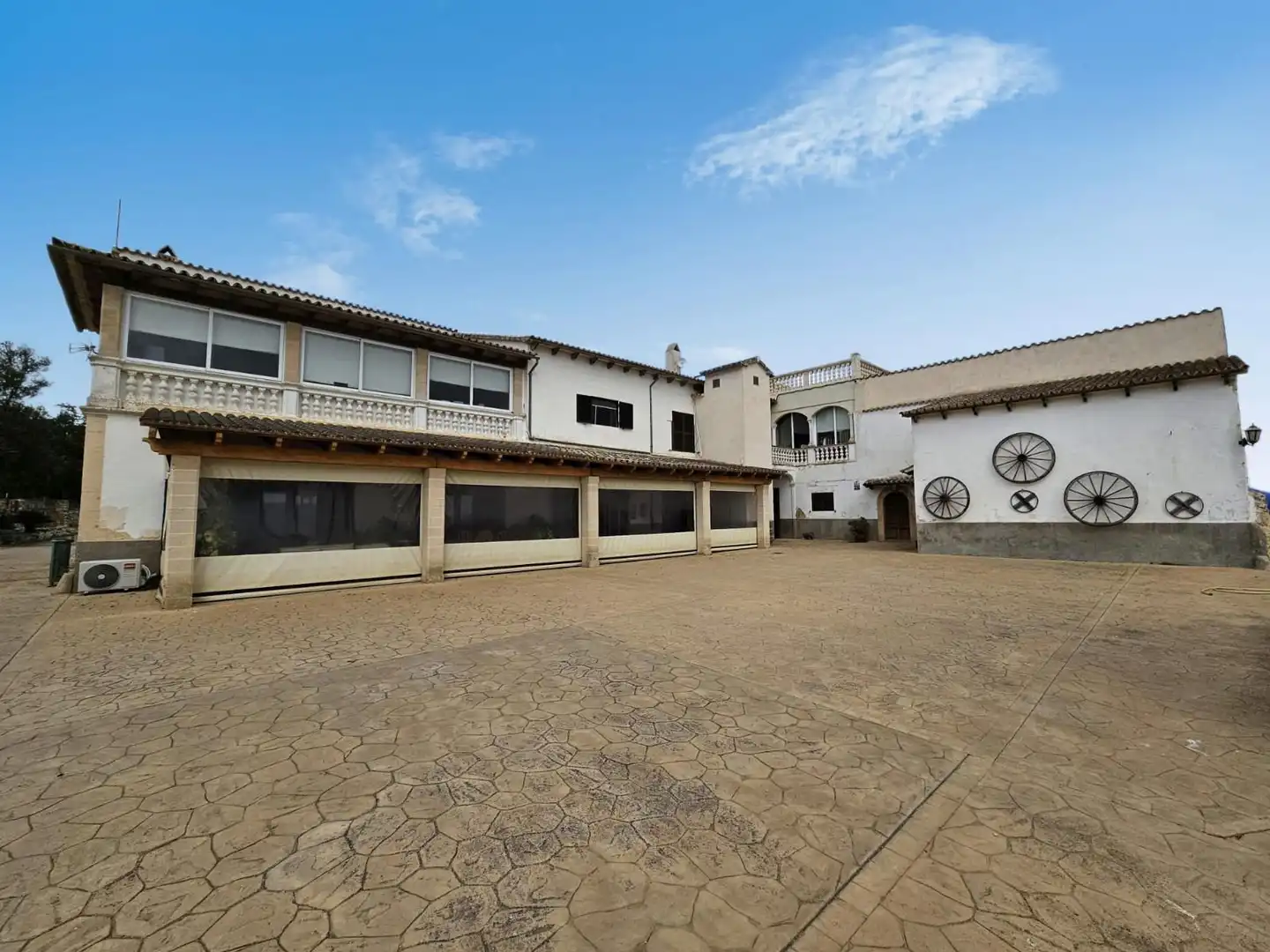 Vista exterior de Casa o xalet en venda en Lloret de Vistalegre amb Aire condicionat, Traster i Piscina