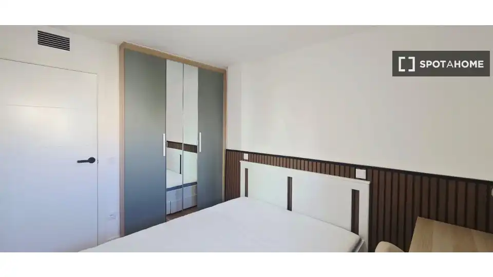 Schlafzimmer von Wohnung zur untervermieten in Madrid mit Klimaanlage, Heizung und Terrasse