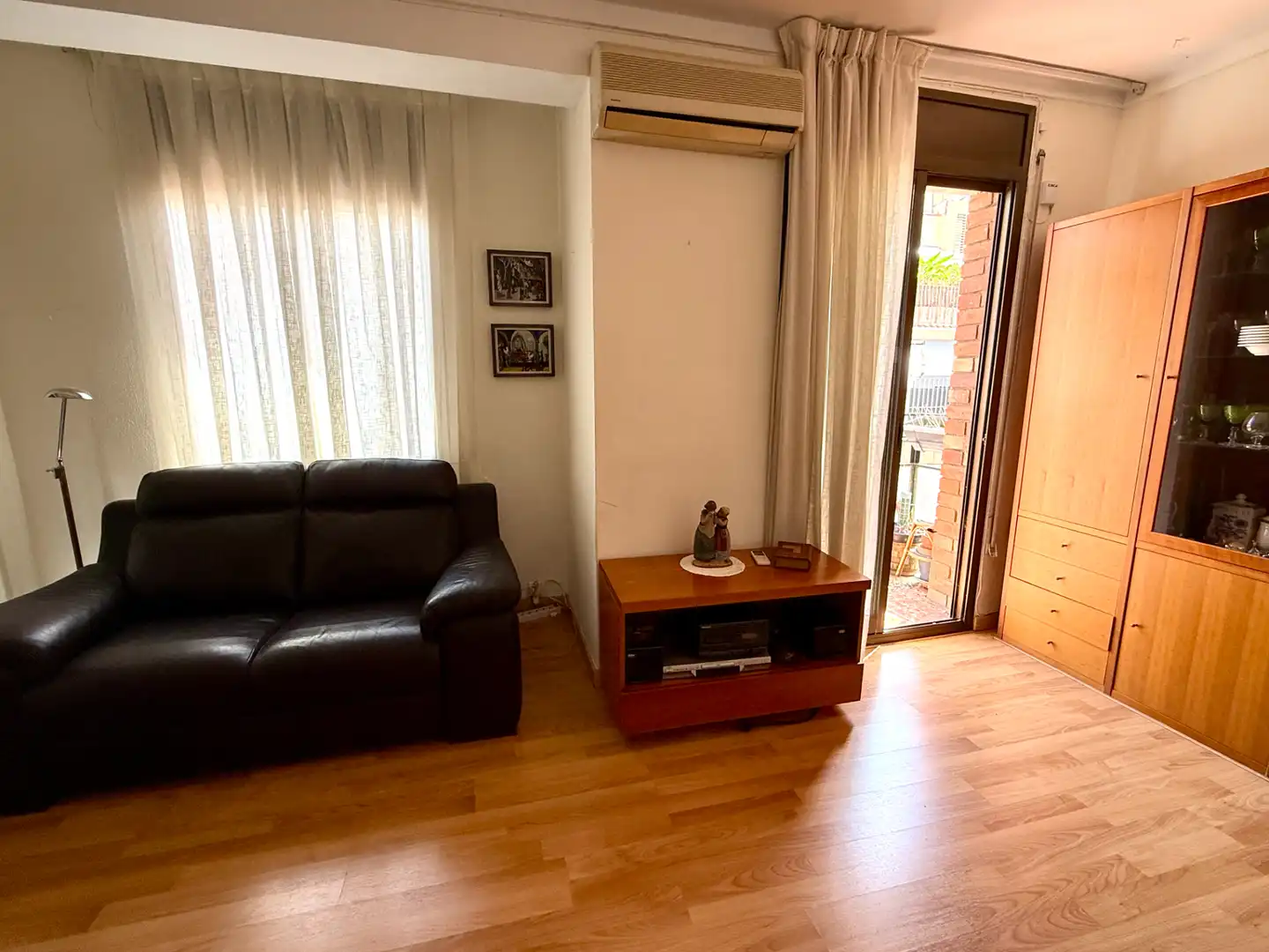 Sala d'estar de Pis en venda en Barcelona amb Aire condicionat, Calefacció i Parquet