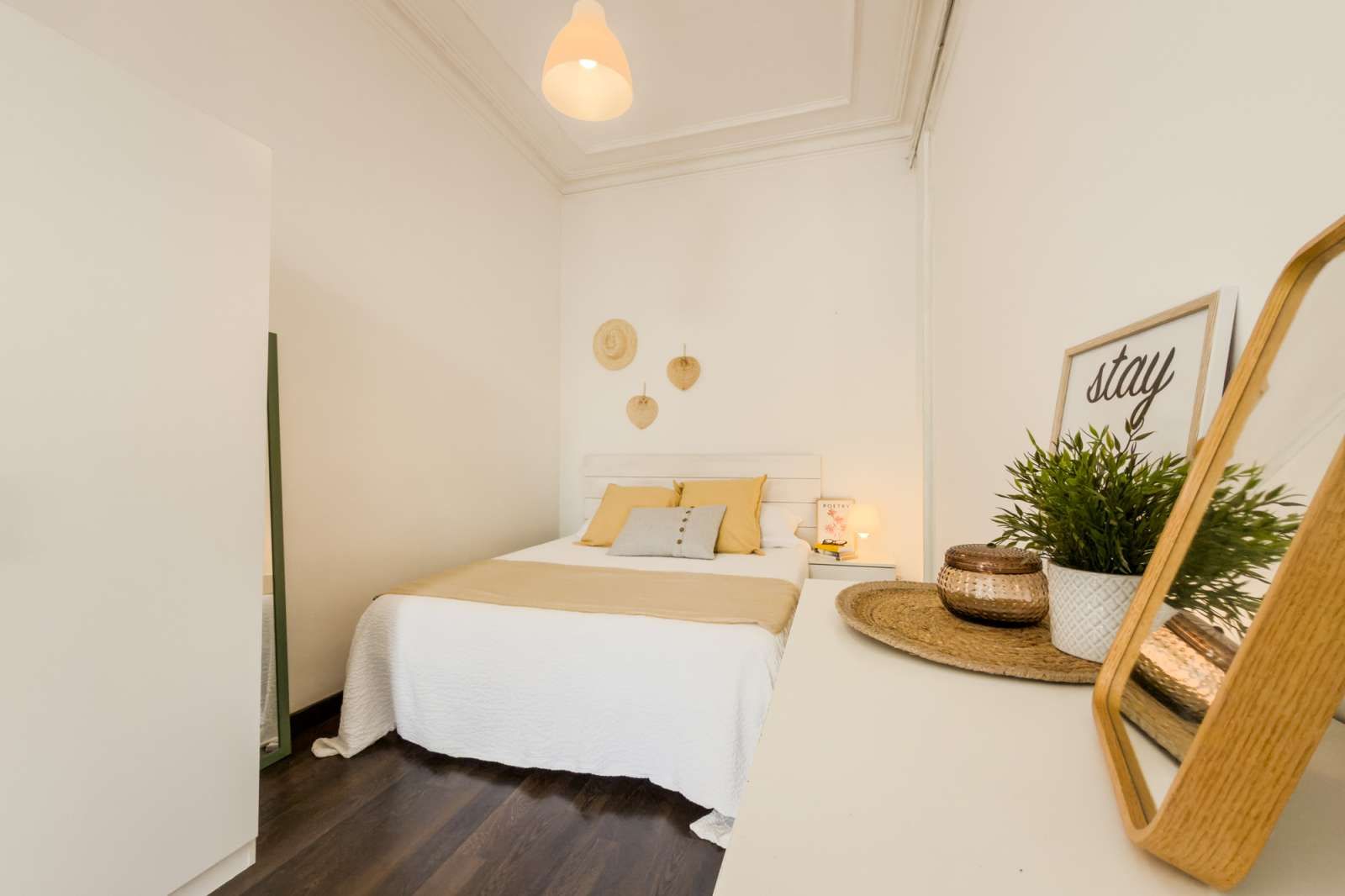 Bedroom of Flat to share in  Barcelona Capital  with Air Conditioner and Terrace
