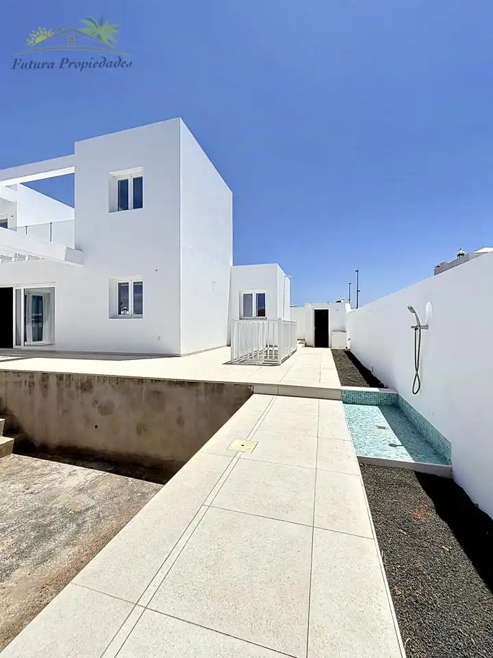 Vista exterior de Casa o chalet en venta en Teguise con Aire acondicionado, Jardín privado y Terraza