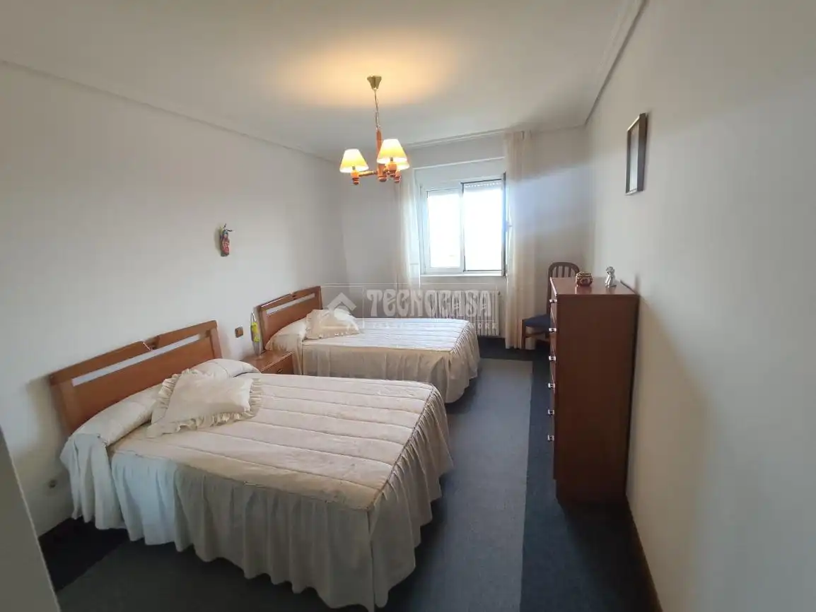 Habitación de Casa adosada en venta en Suances con Calefacción, Jardín privado y Trastero