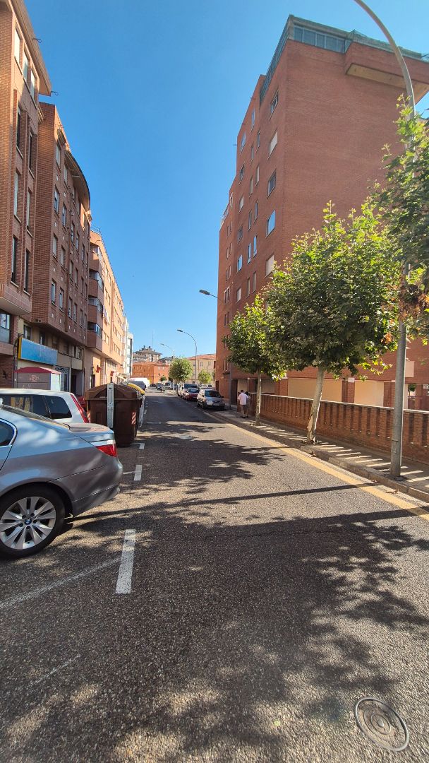 Exterior view of Flat for sale in Palencia Capital  with Heating, Storage room and Furnished