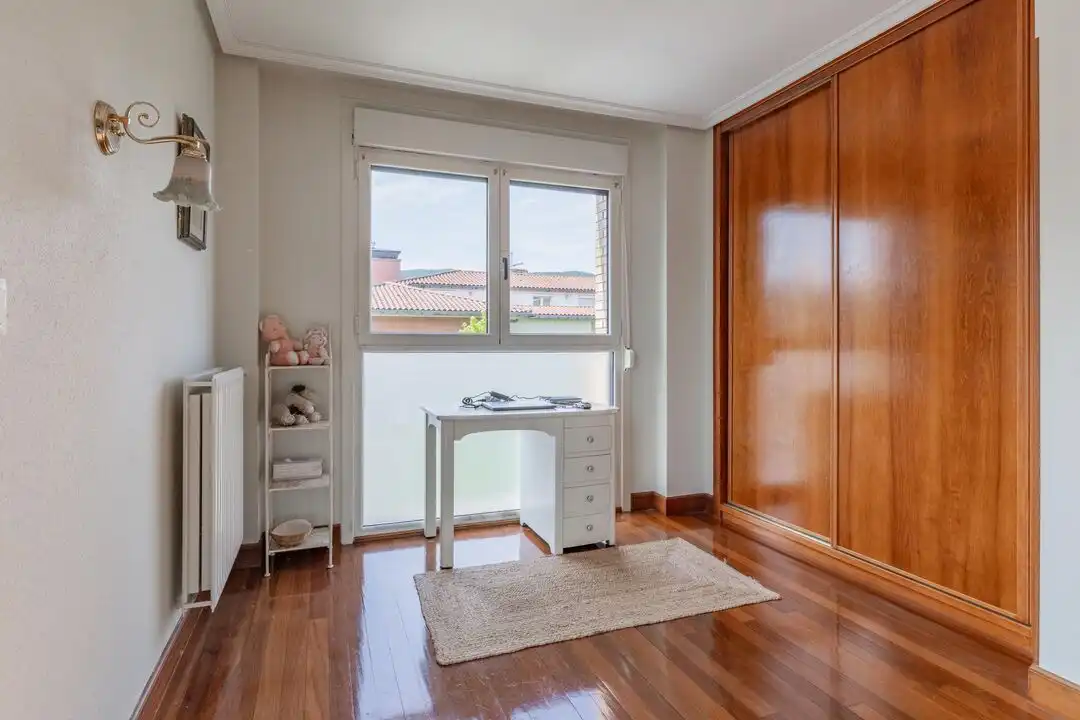 Schlafzimmer von Wohnung zum Verkauf in Irun  mit Heizung