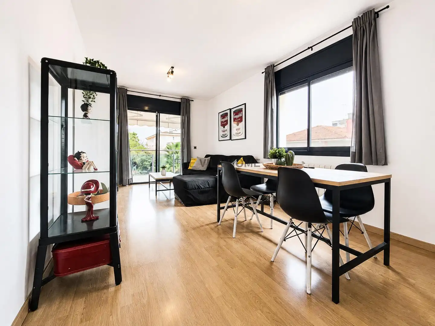 Sala de estar de Piso en venta en Vilanova i la Geltrú con Aire acondicionado, Calefacción y Piscina comunitaria