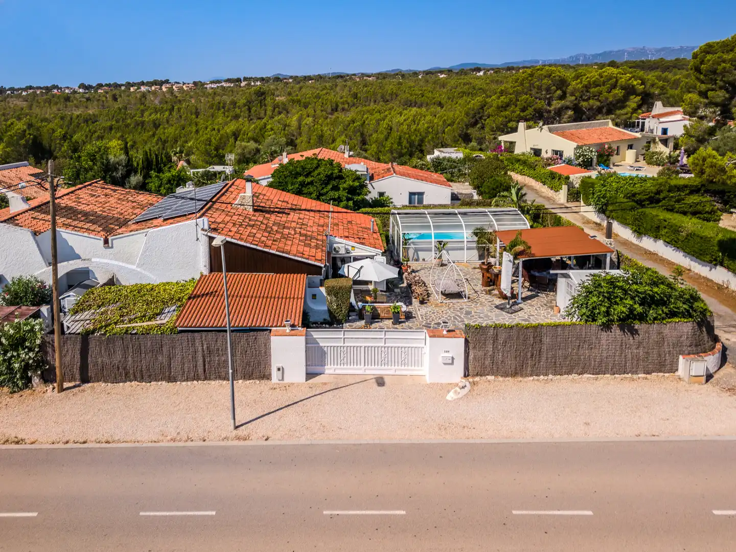 Vista exterior de Casa o xalet en venda en L'Ametlla de Mar  amb Aire condicionat, Calefacció i Jardí privat