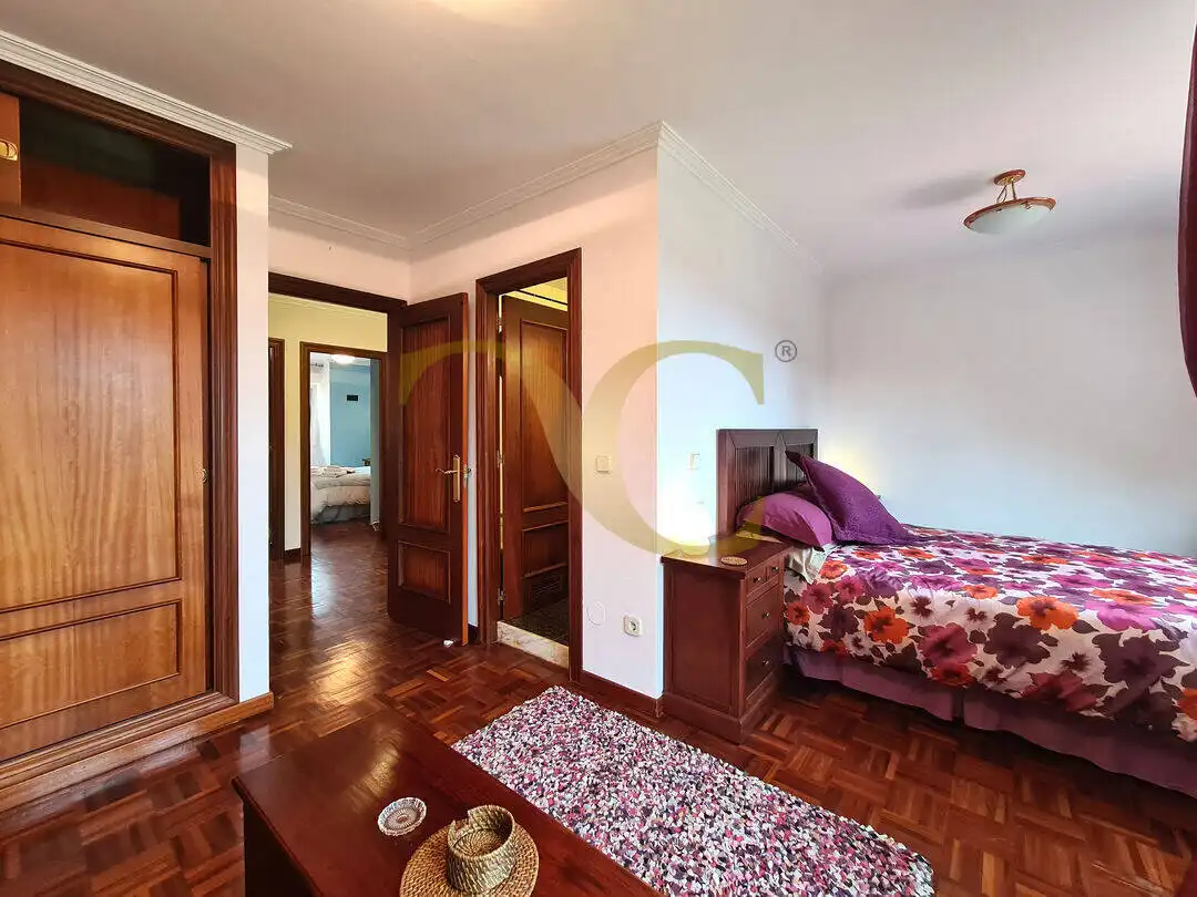 Habitación de Casa adosada en venta en Ribadesella con Calefacción, Trastero y Amueblado