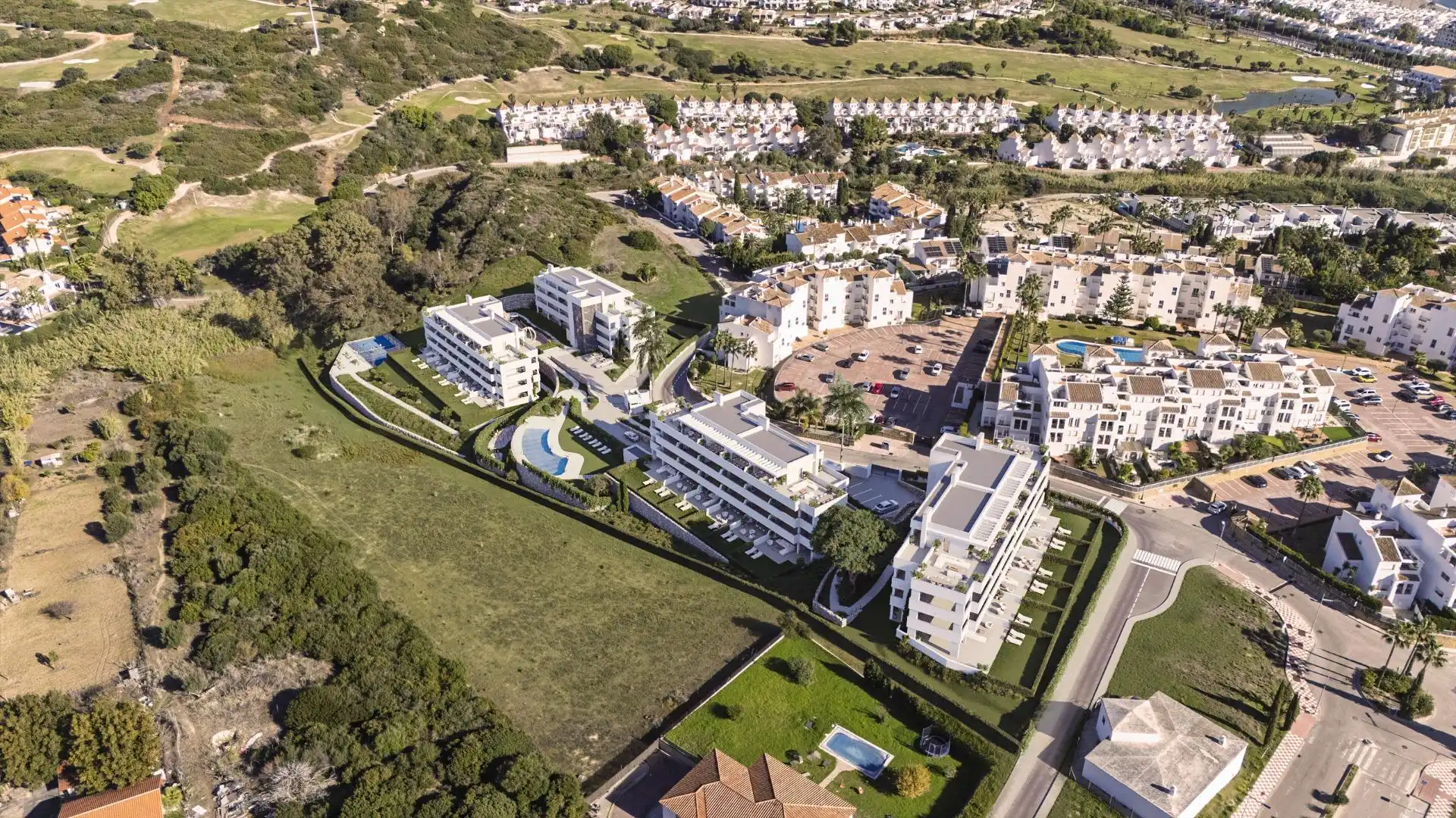Vista exterior de Pis en venda en Manilva amb Aire condicionat, Terrassa i Piscina comunitària
