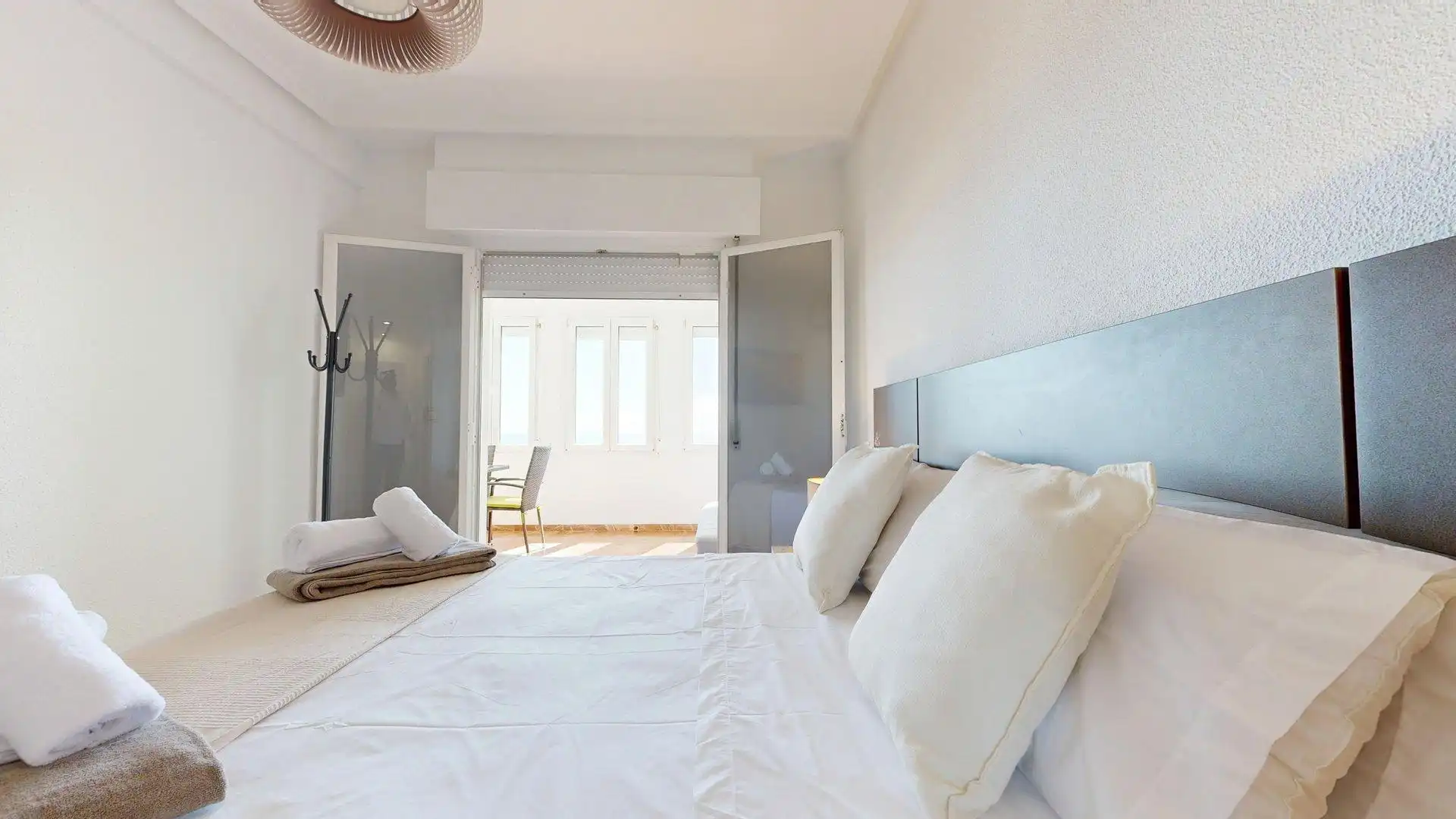Dormitori de Apartament de lloguer en Elche / Elx amb Aire condicionat, Jardí privat i Terrassa