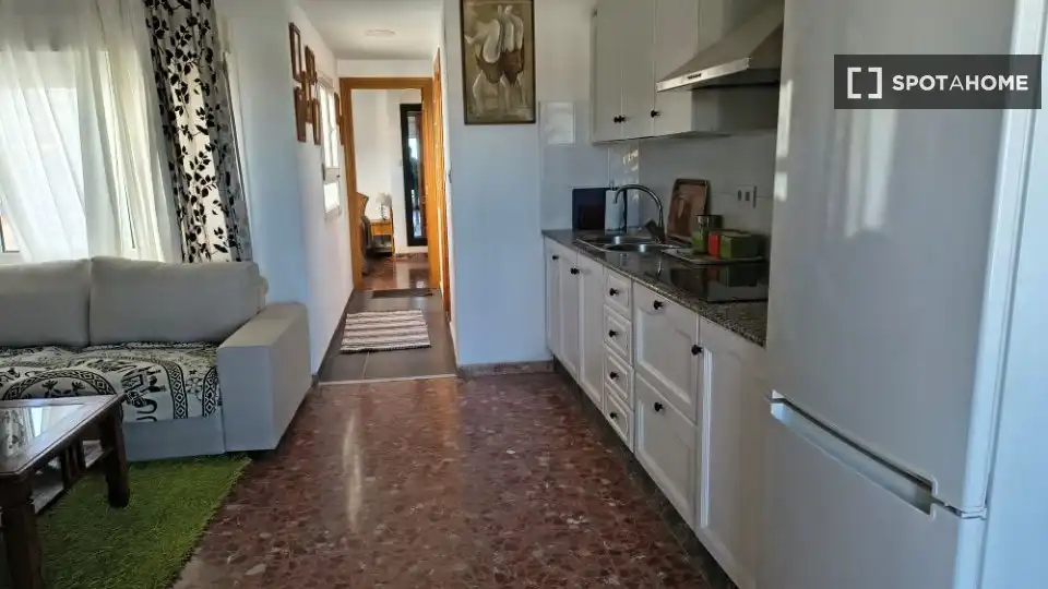 Cuina de Pis de lloguer en Oliva amb Aire condicionat, Calefacció i Moblat