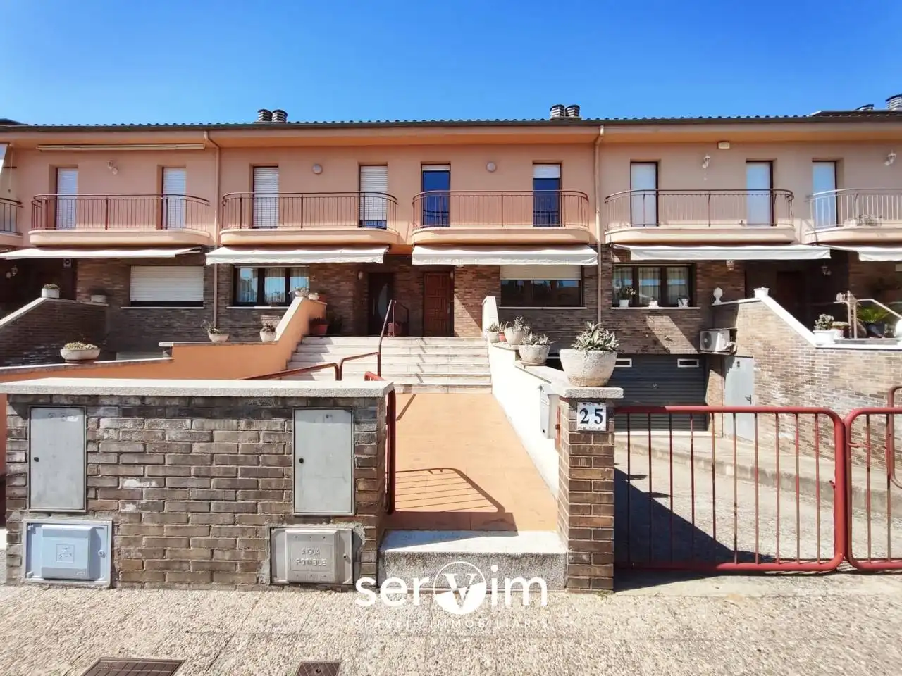 Vista exterior de Casa o chalet en venta en Girona con Jardín privado