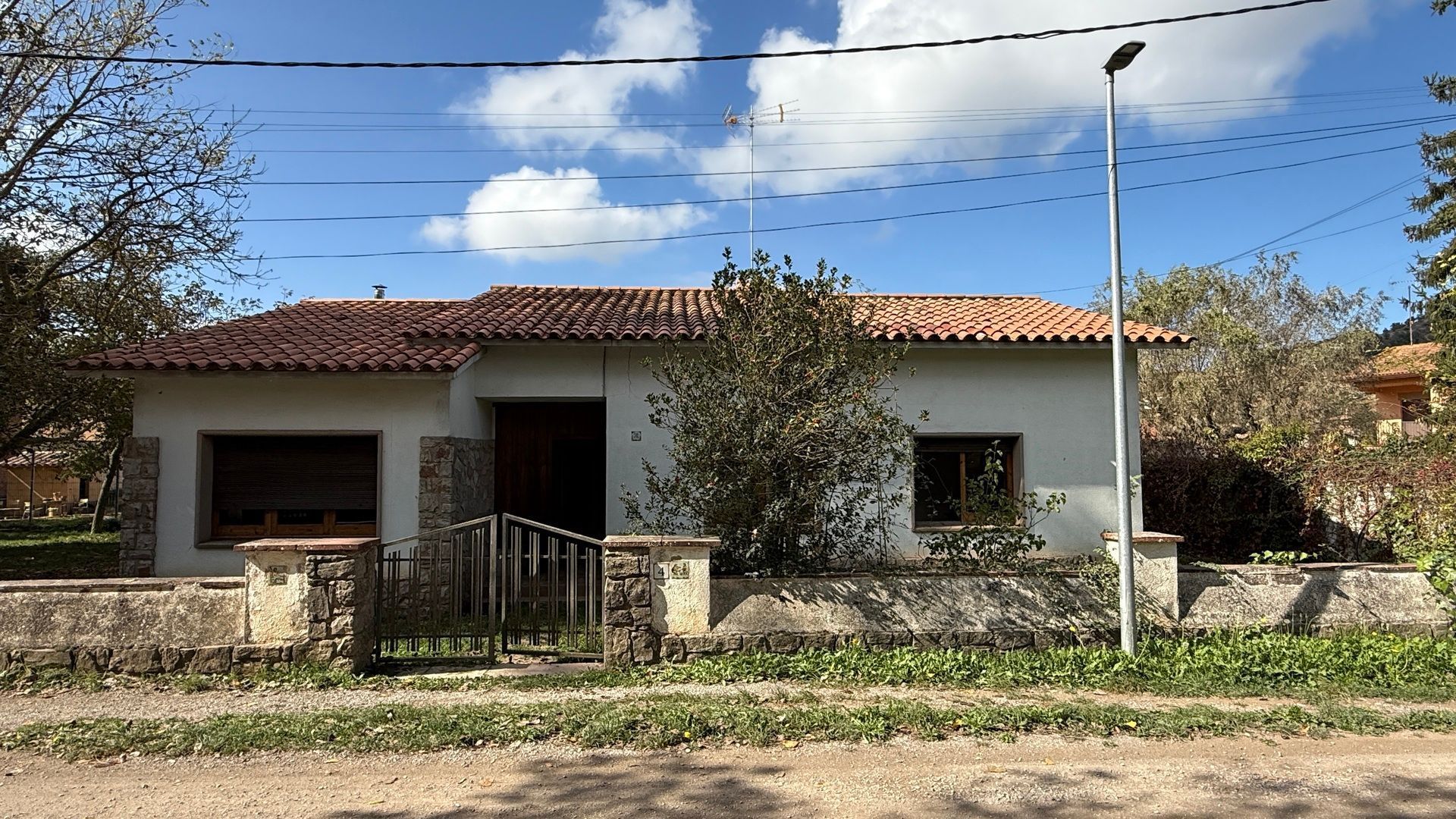 Vista exterior de Casa o xalet en venda en L'Estany amb Calefacció, Jardí privat i Terrassa