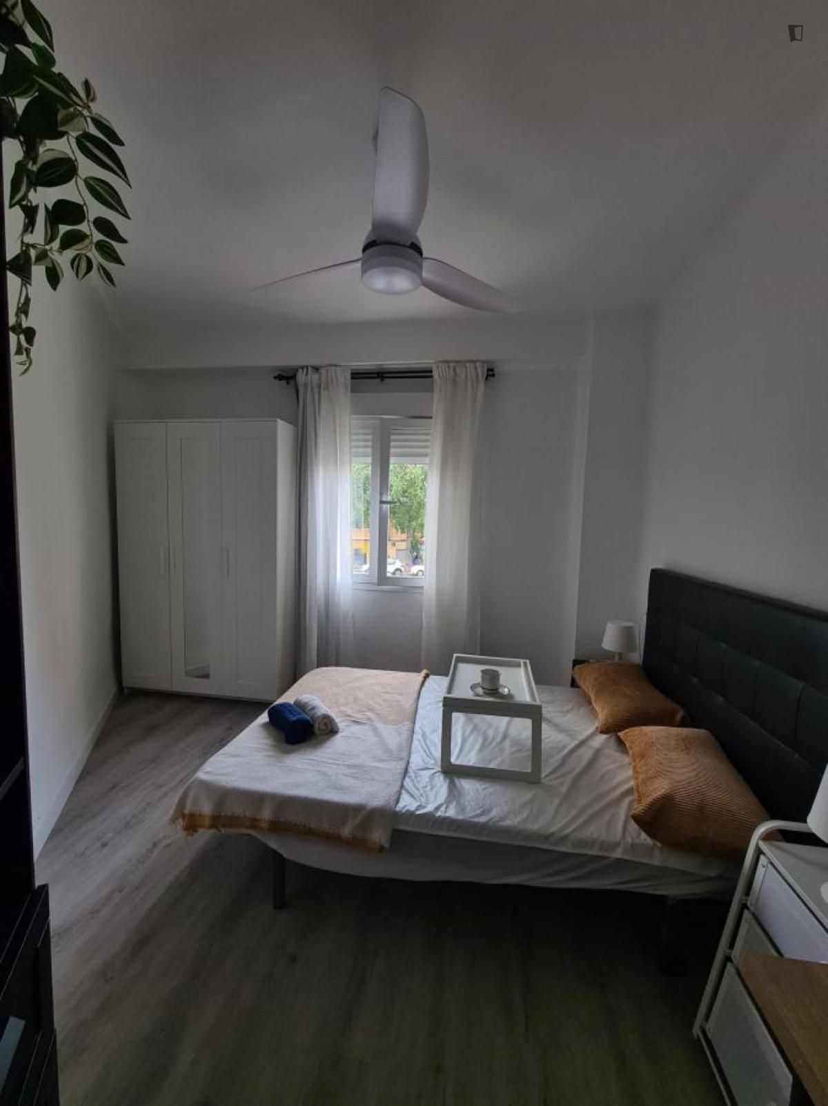 Dormitori de Apartament per a compartir en  Valencia Capital amb Moblat, Forn i Rentadora