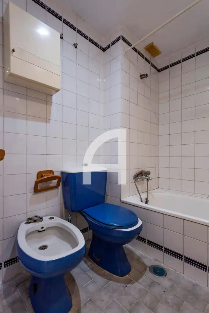 Badezimmer von Einfamilien-Reihenhaus zum Verkauf in Fuengirola mit Terrasse, Abstellraum und Schwimmbad