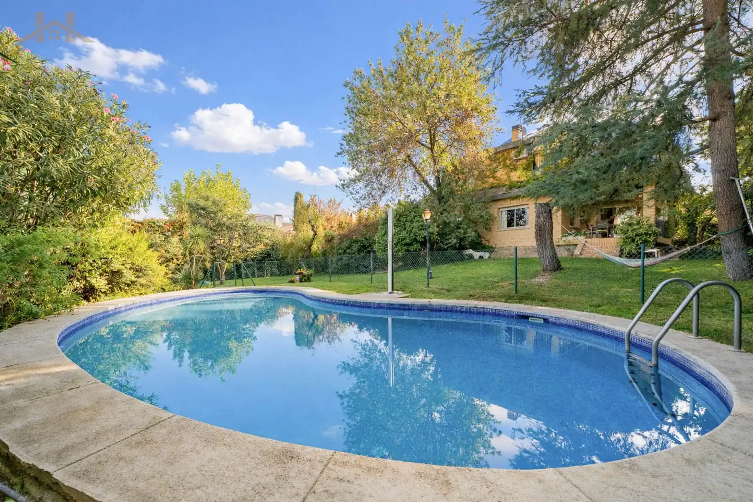 Piscina de Casa o xalet en venda en Boadilla del Monte amb Aire condicionat, Calefacció i Jardí privat