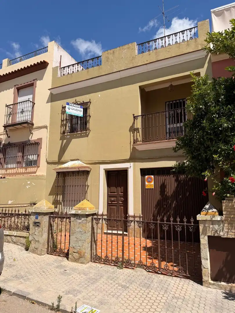Exterior view of Houses for sale in Morón de la Frontera