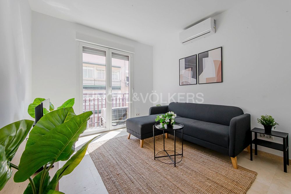 Living room of Apartment for sale in  Madrid Capital  with Air Conditioner, Heating and Furnished