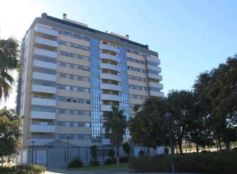 Exterior view of Apartment for sale in  Valencia Capital  with Air Conditioner, Storage room and Balcony