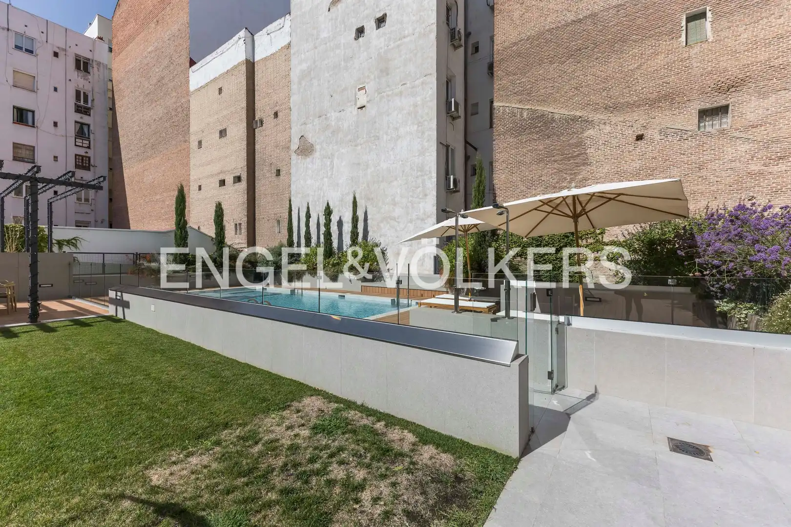 Terrassa de Dúplex en venda en Madrid amb Aire condicionat, Calefacció i Jardí privat