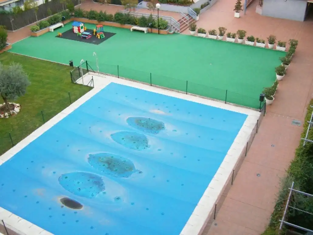 Schwimmbecken von Dachboden zur Miete in Madrid mit Heizung, Terrasse und Abstellraum