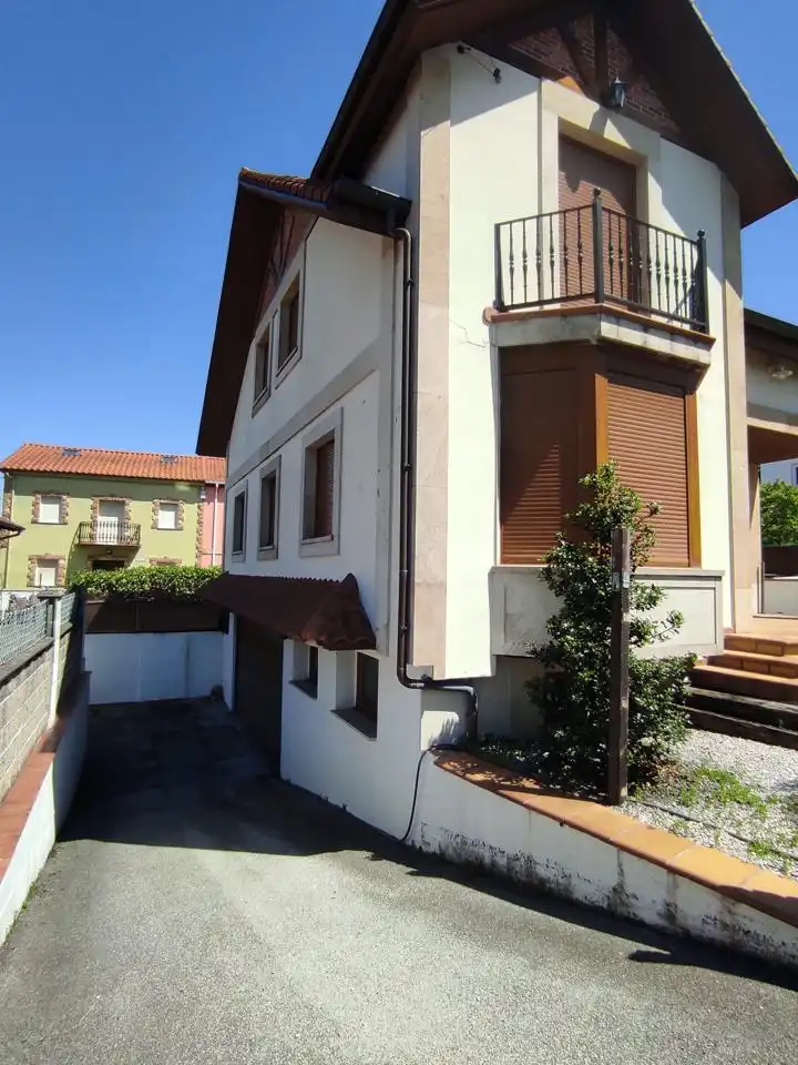 Vista exterior de Casa o chalet en venta en Marina de Cudeyo con Calefacción, Jardín privado y Parquet
