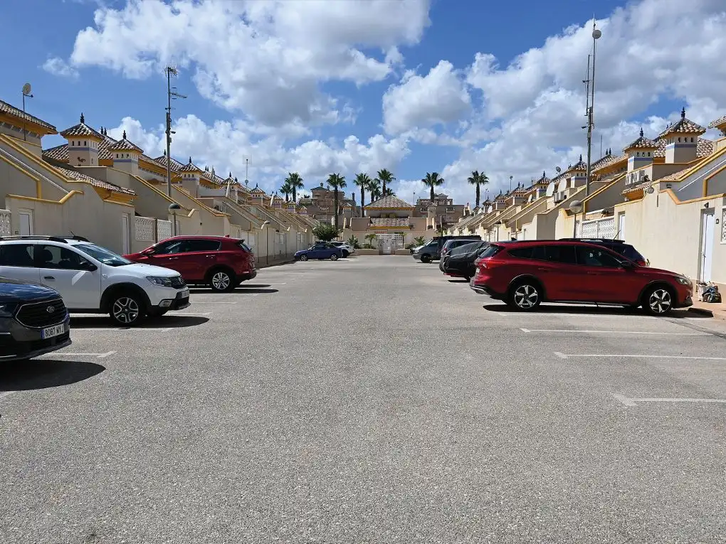 Parkplatz von Haus oder Chalet zur Miete in Orihuela mit Klimaanlage, Privatgarten und Parkett