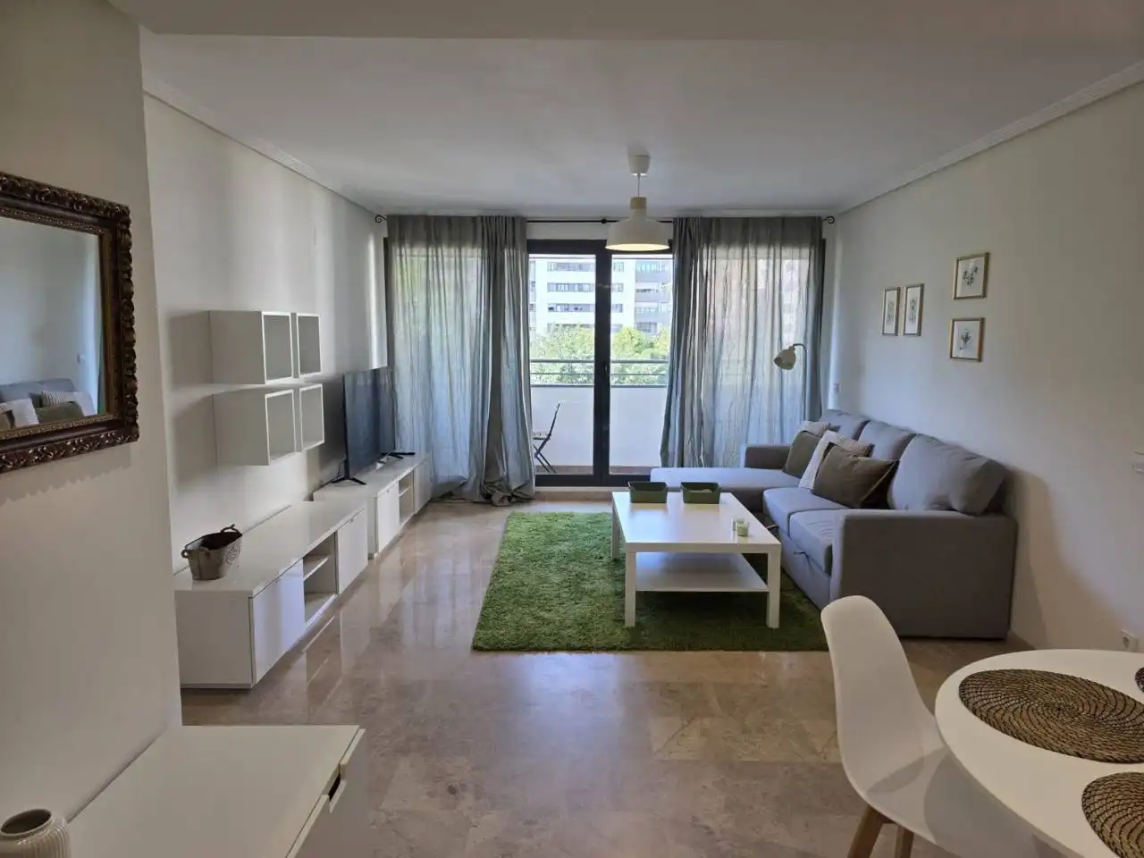 Living room of Flat for rent in  Valencia Capital  with Air Conditioner, Heating and Storage room