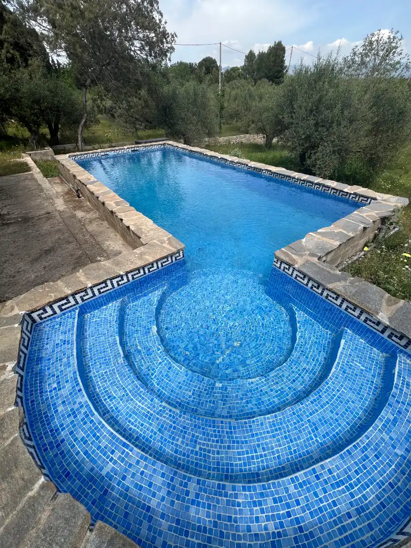 Schwimmbecken von Grundstücke zum Verkauf in Botarell