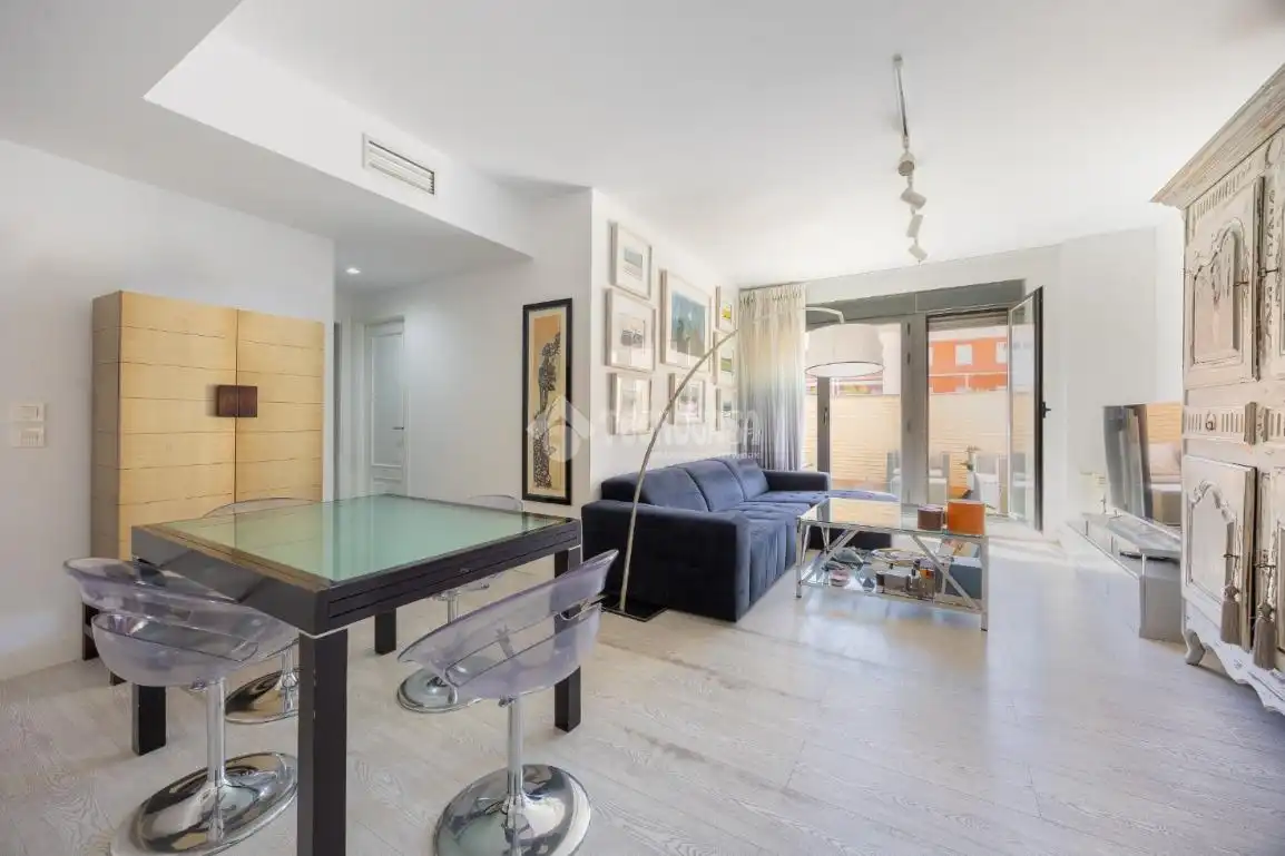 Living room of Flat for sale in Madrid  with Air Conditioner, Heating and Terrace