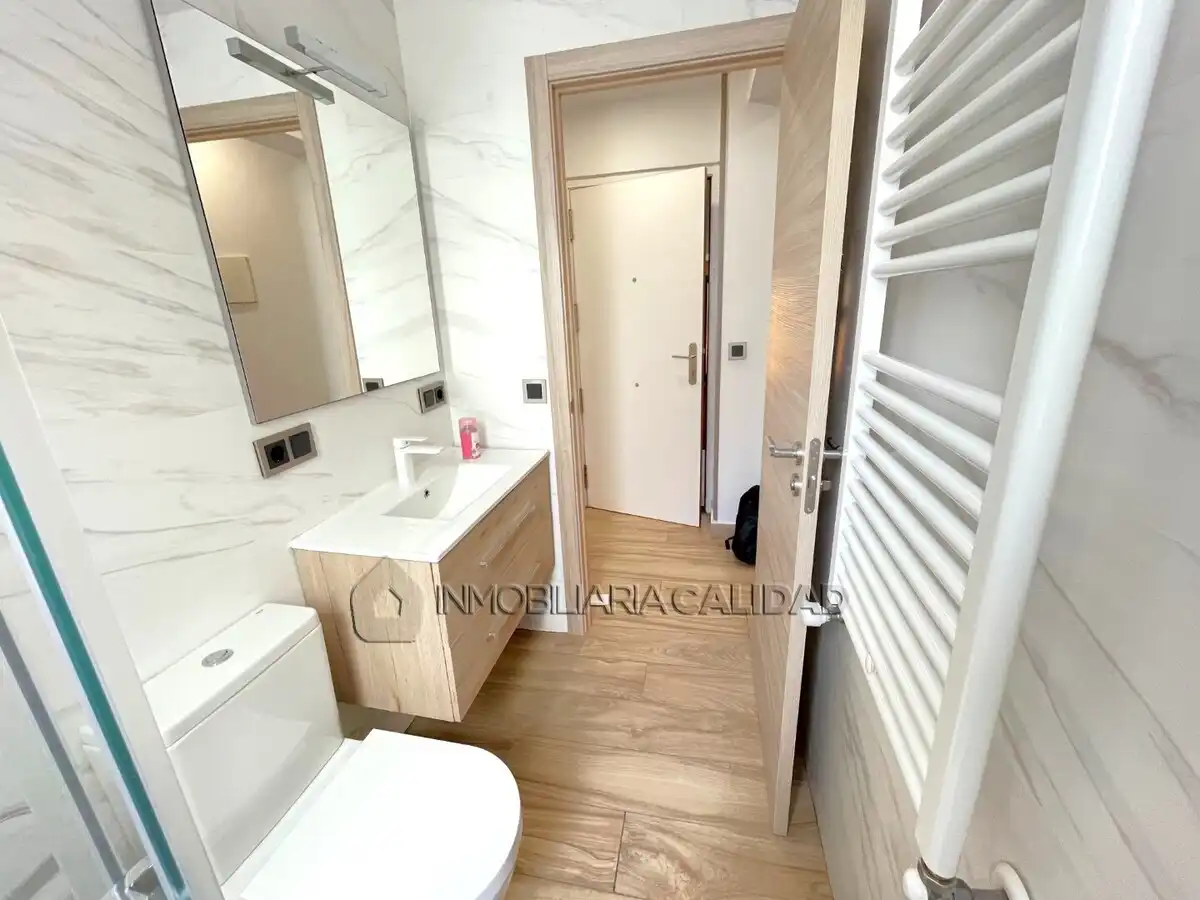 Badezimmer von Wohnung zum Verkauf in Burgos mit Heizung und Möbliert