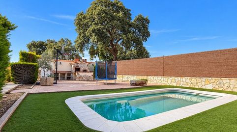 INMOBILIARIA ARBETETA VENDE MAGNÍFICO CHALET INDEPENDIENTE CON PISCINA PRIVADA EN URBANIZACIÓN MEDINA AZAHARA, GUADALAJARA