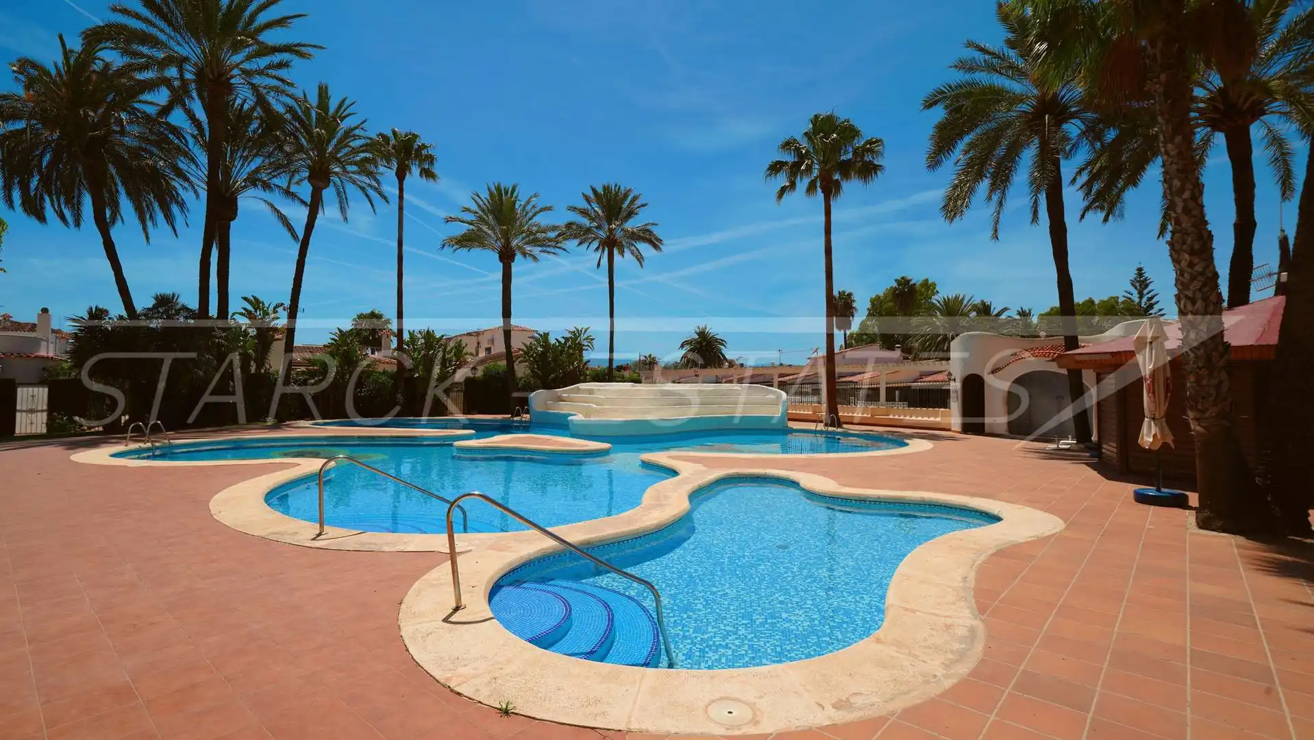 Piscina de Ático en venta en Dénia con Aire acondicionado, Jardín privado y Piscina