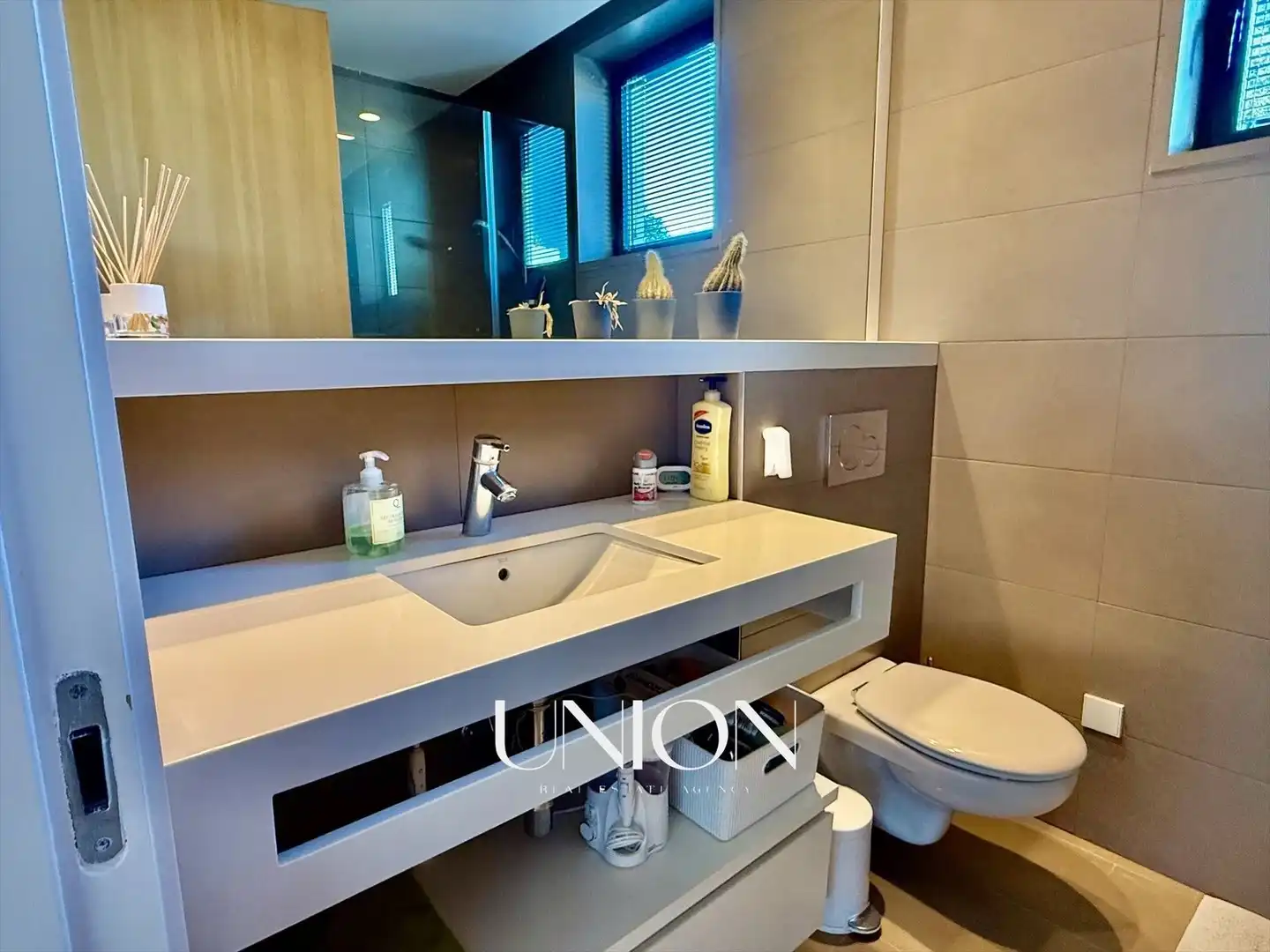 Badezimmer von Dachboden zum Verkauf in Caldes de Malavella mit Klimaanlage, Heizung und Terrasse