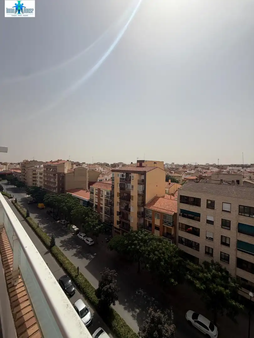 Vista exterior de Àtic en venda en Albacete amb Aire condicionat, Calefacció i Parquet