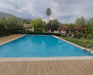 Piscina de Casa adosada de lloguer en Gilet amb Aire condicionat, Terrassa i Balcó