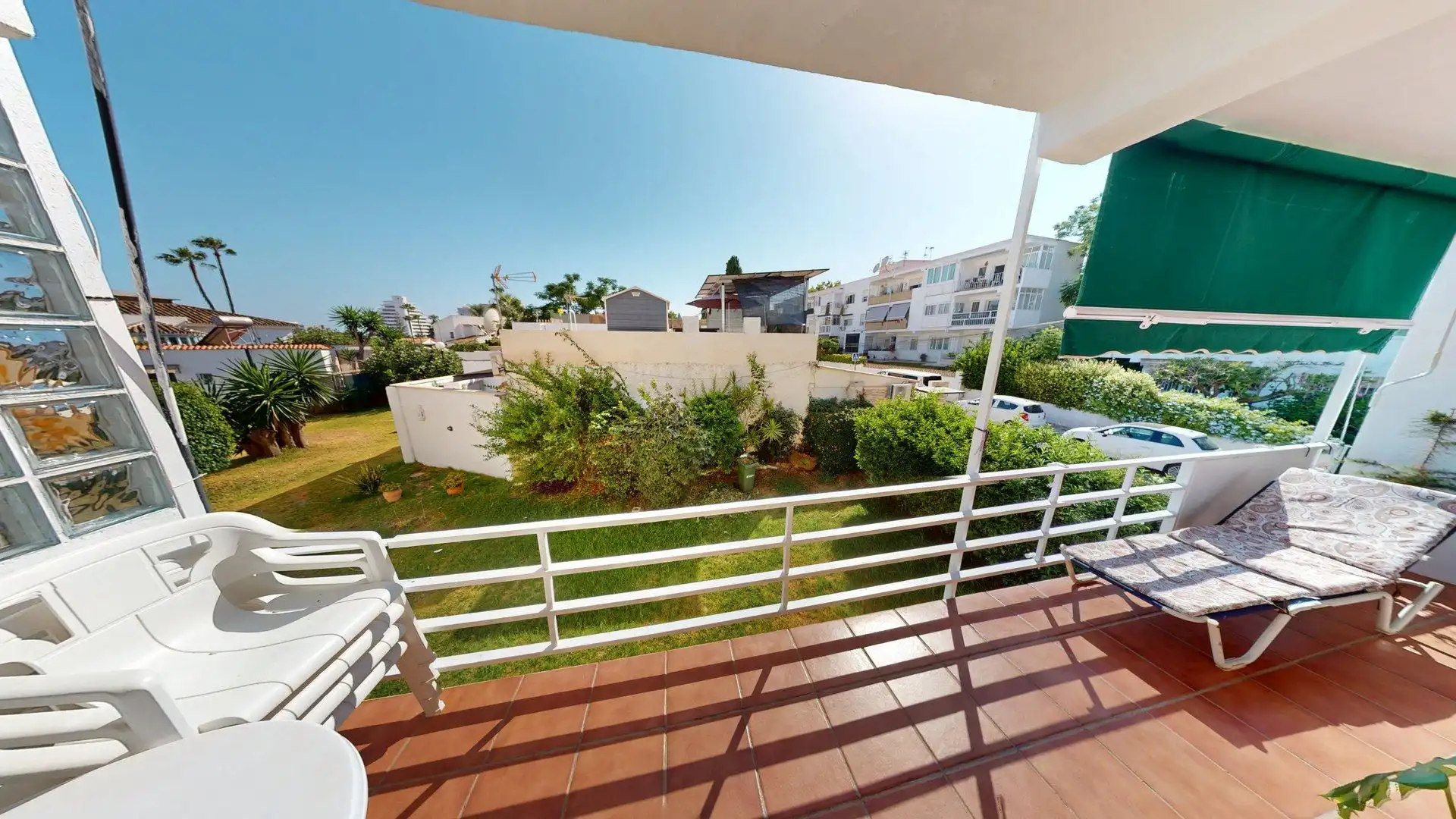 Terrasse von Wohnung zum Verkauf in Benalmádena mit Klimaanlage, Privatgarten und Terrasse