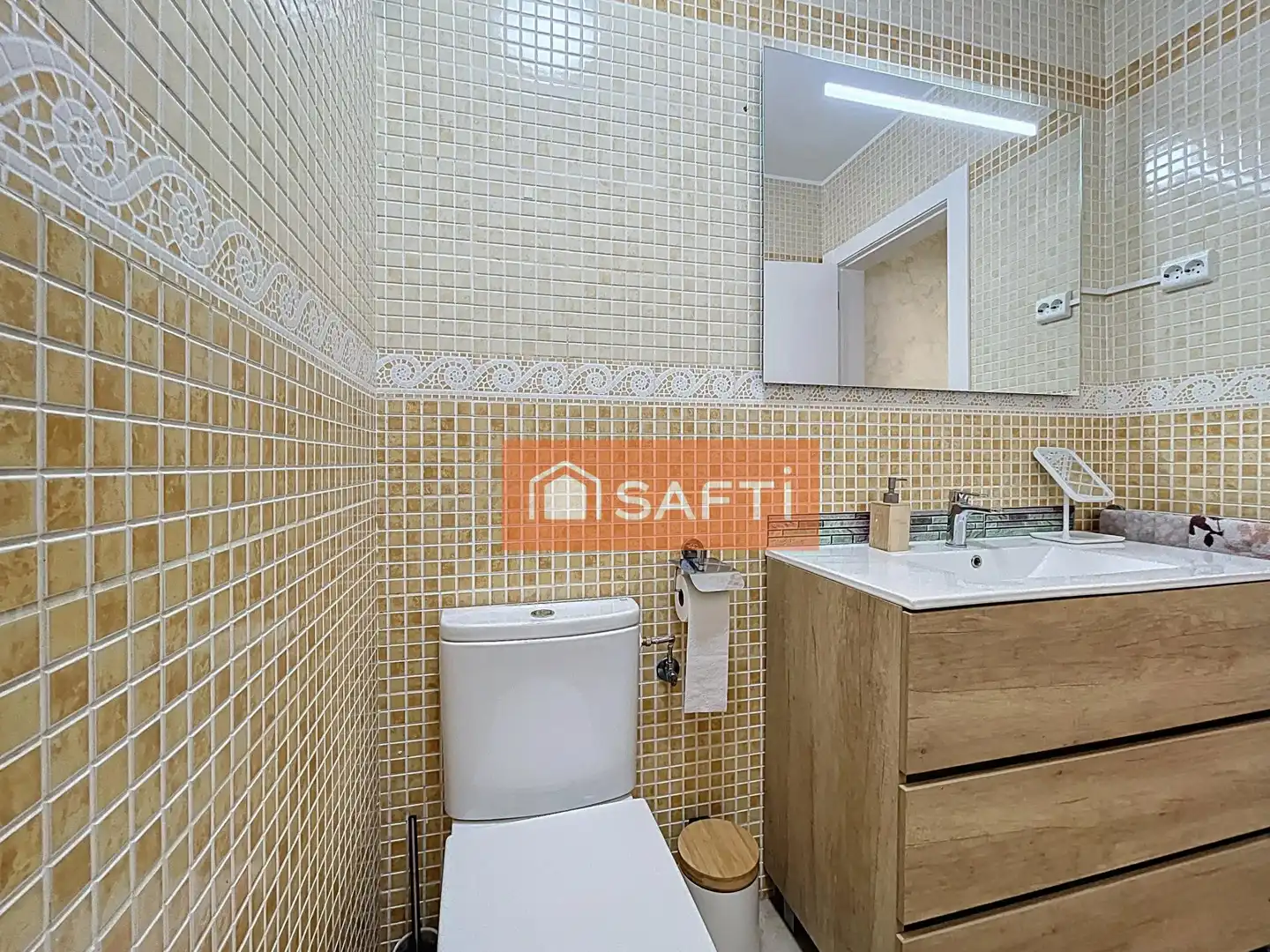 Bathroom of Houses for sale in Pacs del Penedès  with Air Conditioner, Heating and Terrace