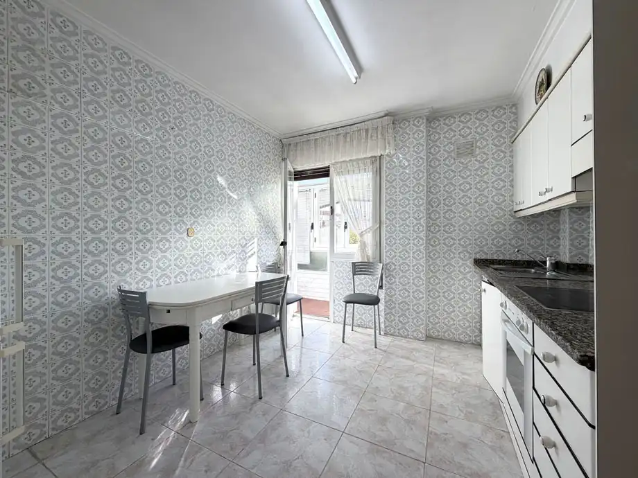 Kitchen of Flat for sale in Zaramaga