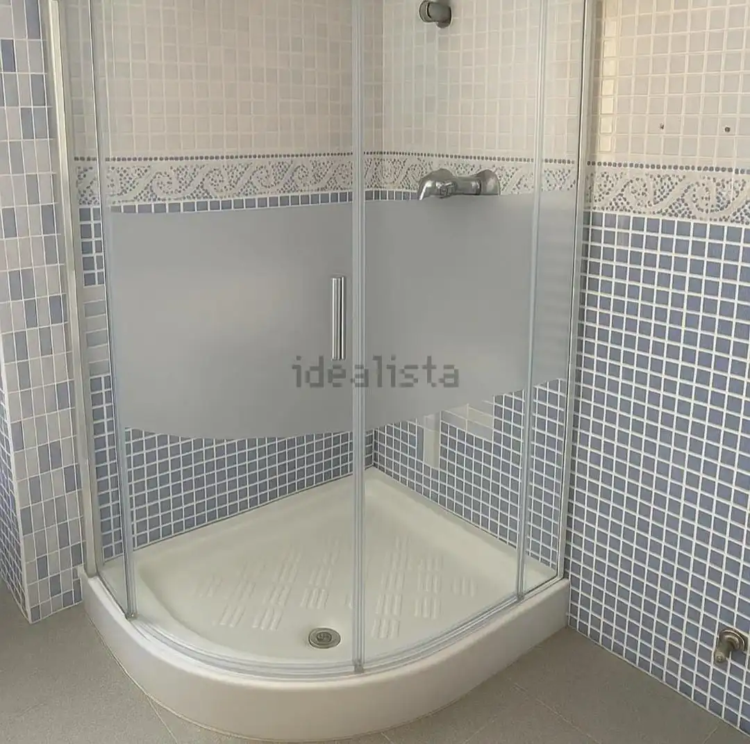 Badezimmer von Dachboden zum Verkauf in Almería mit Klimaanlage und Terrasse