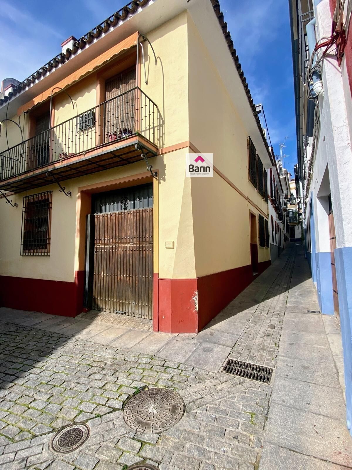 Vista exterior de Casa o xalet en venda en  Córdoba Capital amb Aire condicionat, Jardí privat i Terrassa