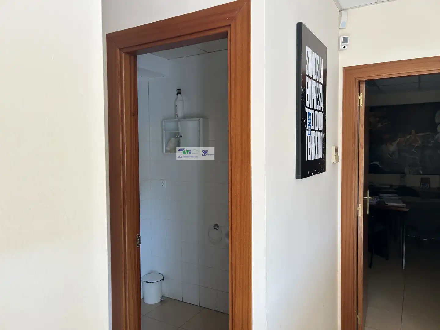 Badezimmer von Fabrikhallen zur Miete in Cuarte de Huerva