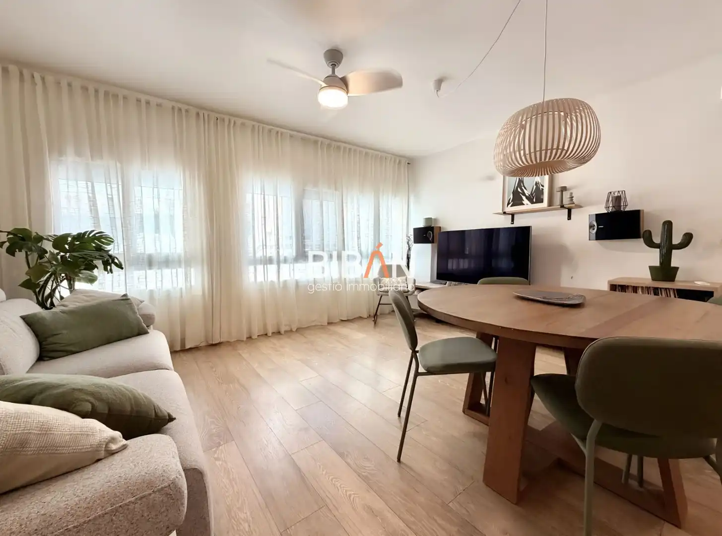 Sala d'estar de Pis en venda en Tarragona amb Aire condicionat, Calefacció i Parquet