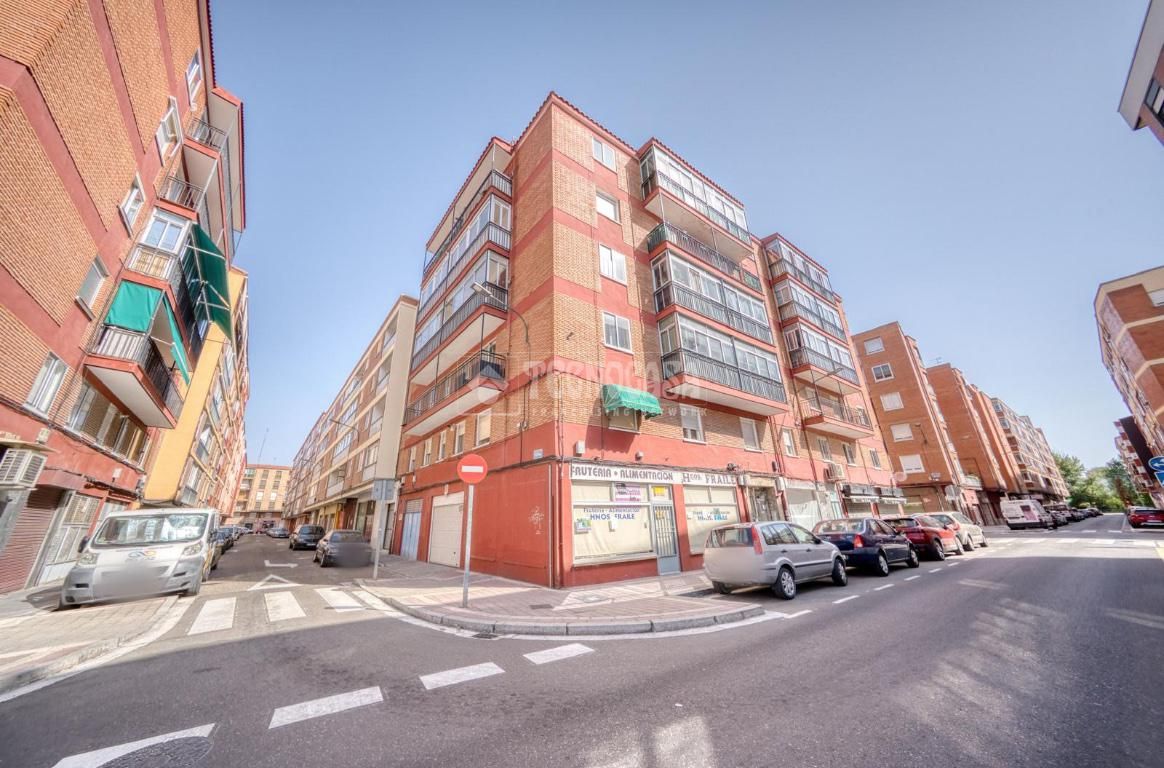 Vista exterior de Pis en venda en Valladolid Capital amb Calefacció, Parquet i Balcó
