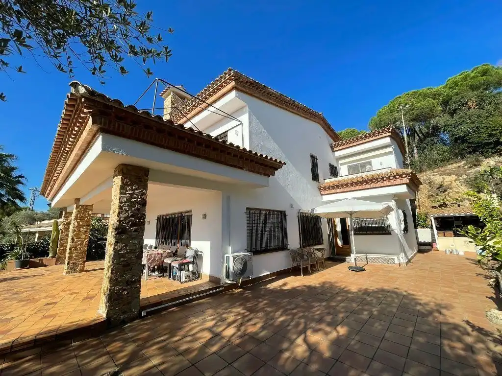 Casa con jardín en venta en Mas Baell - Can Carbó