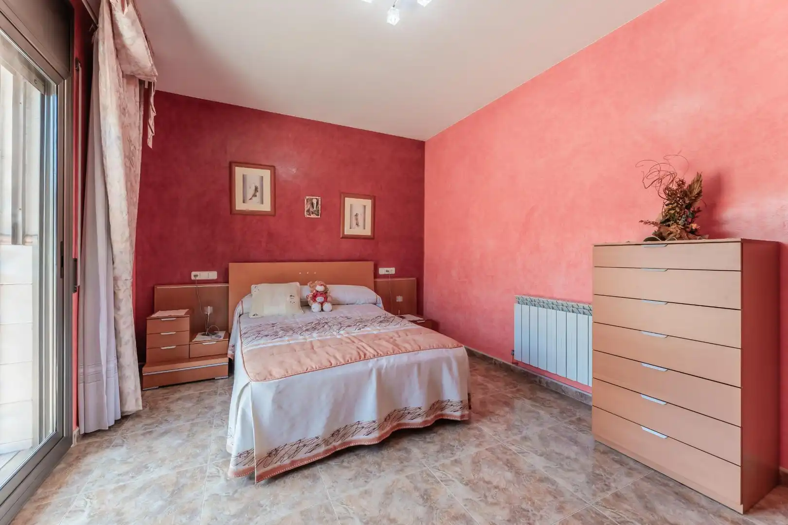Habitación de Casa o chalet en venta en Sant Fost de Campsentelles con Calefacción, Jardín privado y Terraza