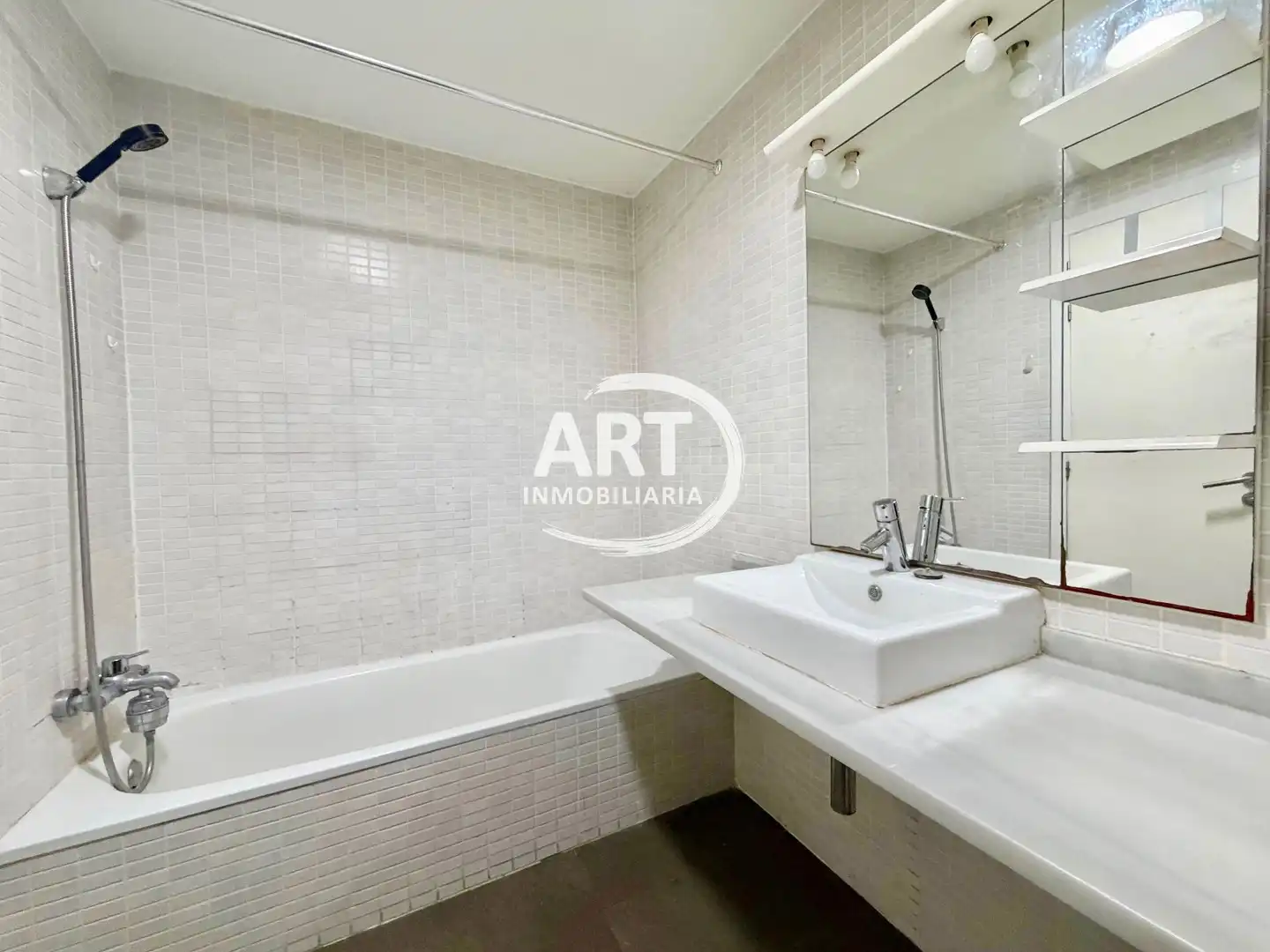 Bathroom of Flat for rent in Ciutat Vella 