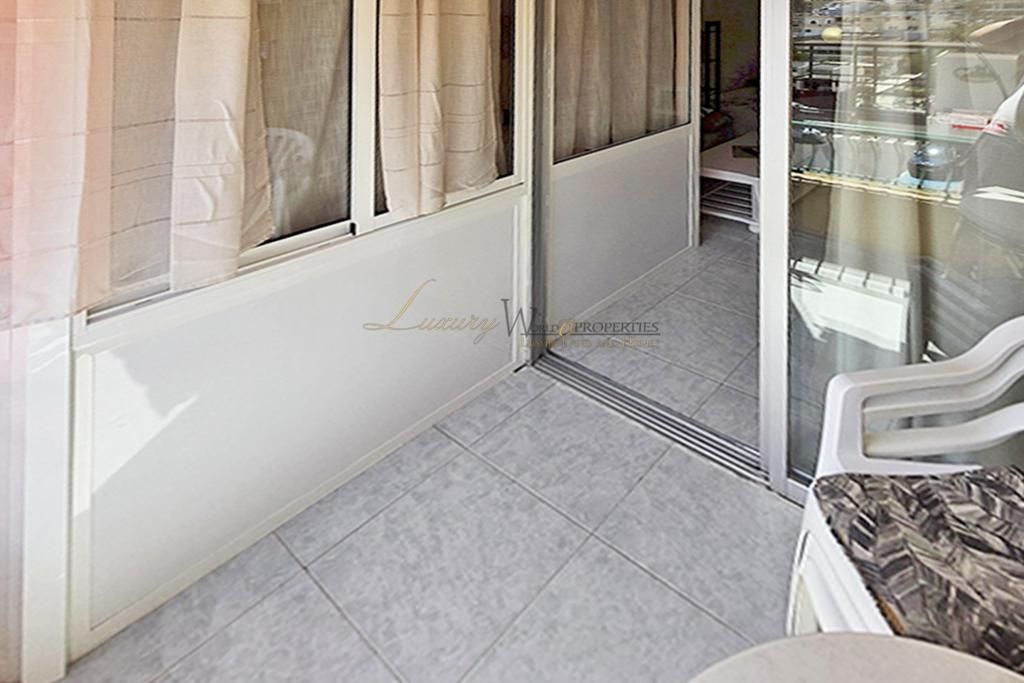 Study for sale in Arona  with Air Conditioner, Terrace and Furnished
