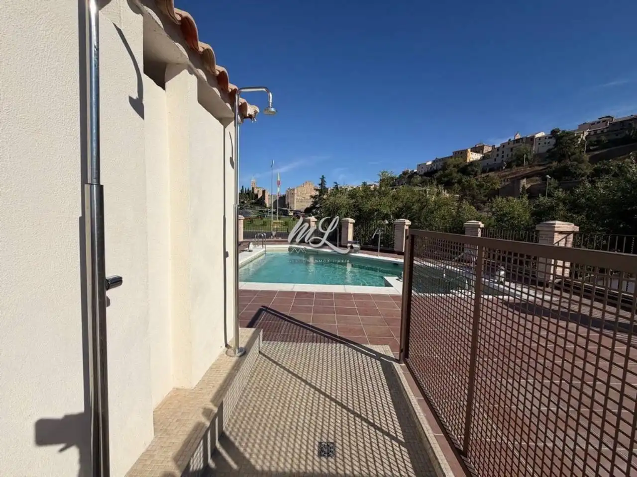 Piscina de Dúplex en venda en Toledo amb Calefacció, Traster i Piscina comunitària