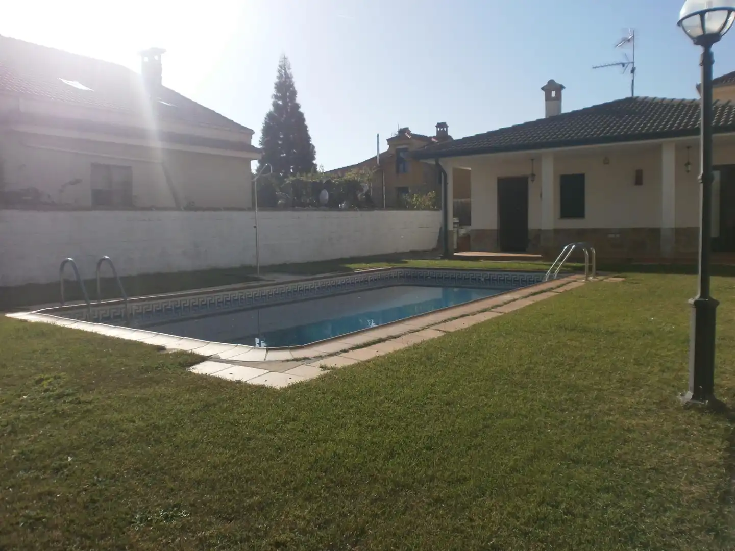 Piscina de Casa o xalet en venda en La Lastrilla  amb Calefacció, Jardí privat i Terrassa