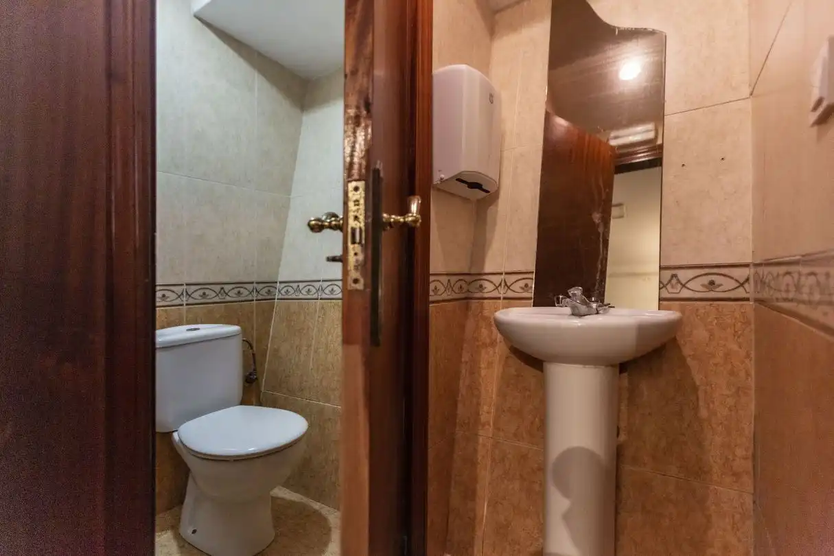 Baño de Local en venta en Zarautz con Aire acondicionado